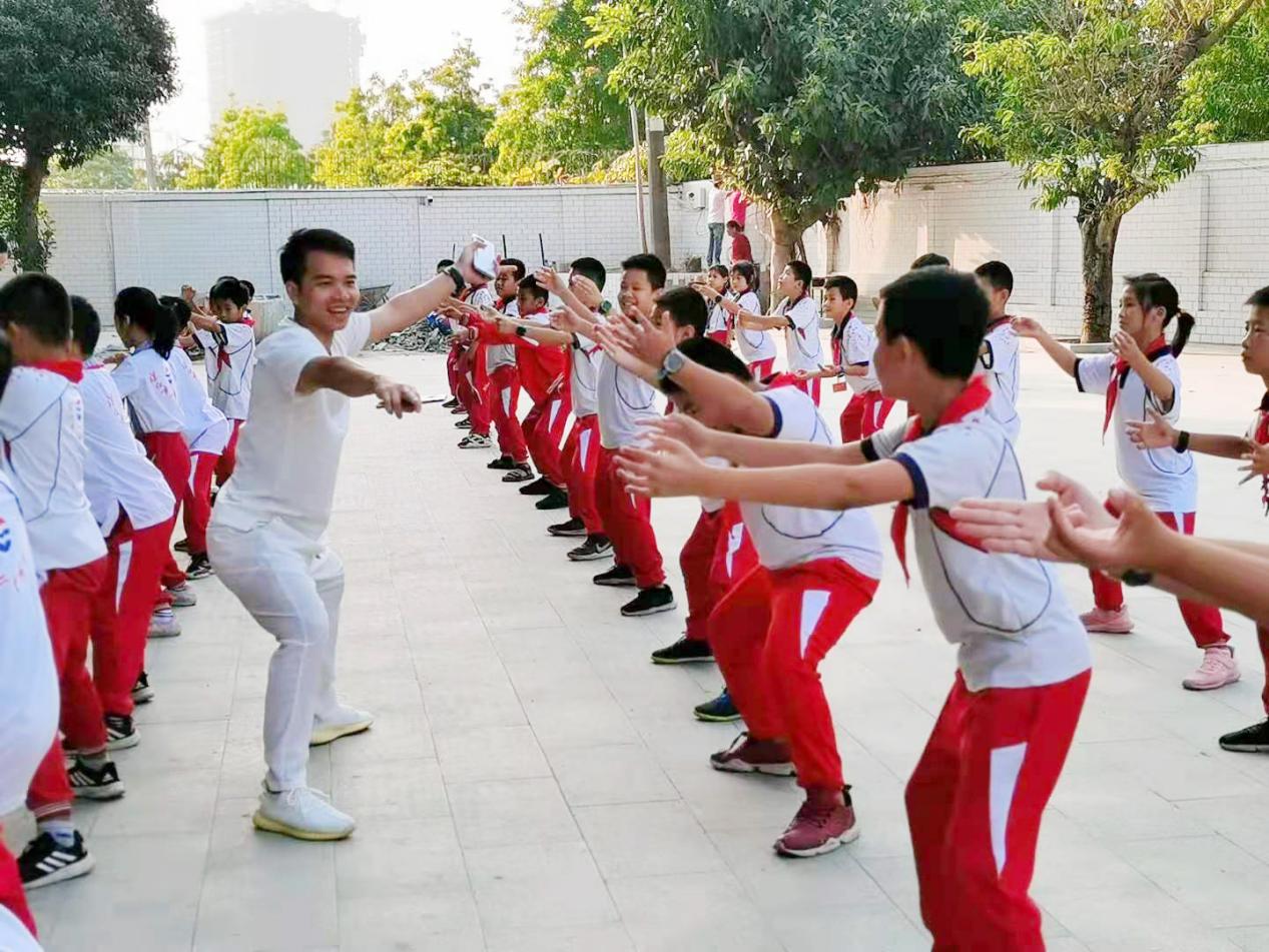 促进传统民俗文化传承发展，许海龙助力蔡李佛拳进校园