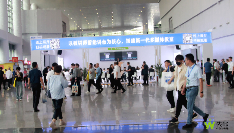 微讲师智能讲台亮相第83届中国教装展，新一代多媒体教室引瞩目！